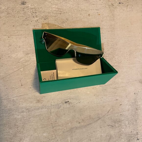 Bottega Veneta Gold Cat-Eye Sunglasses – Worn Once, Authentic, Box & Cards - Picture 7 of 7